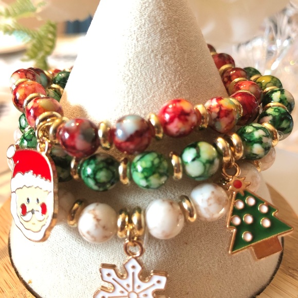 Christmas stackable Bracelets Set Santa Tree Snowflake Charms Beaded Elastic New - Picture 4 of 5